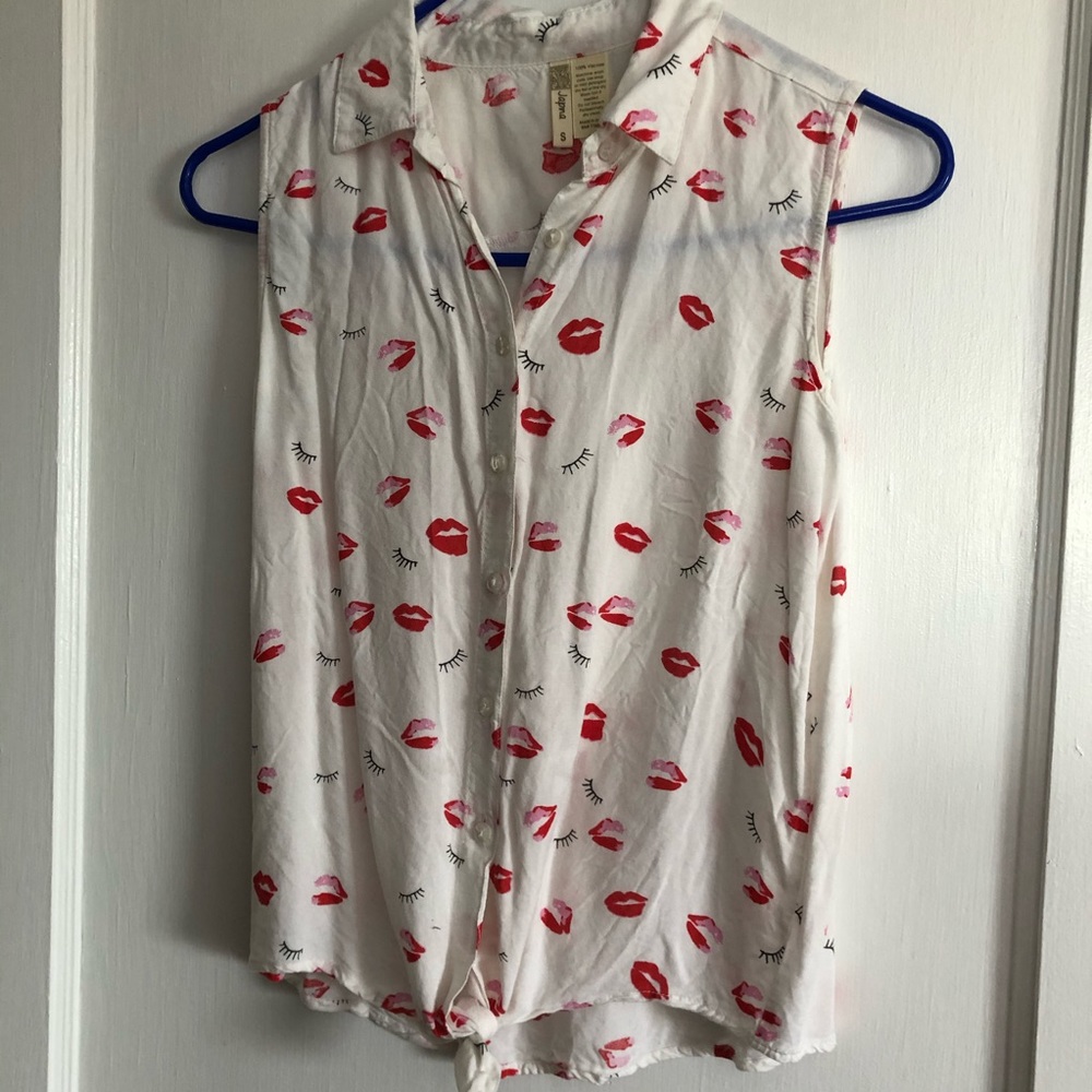 Printed Lightweight Button-up Tank